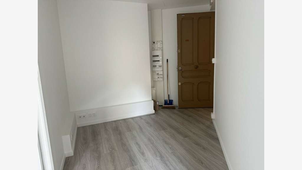 Local professionnel 30m² à louer à Nice Est