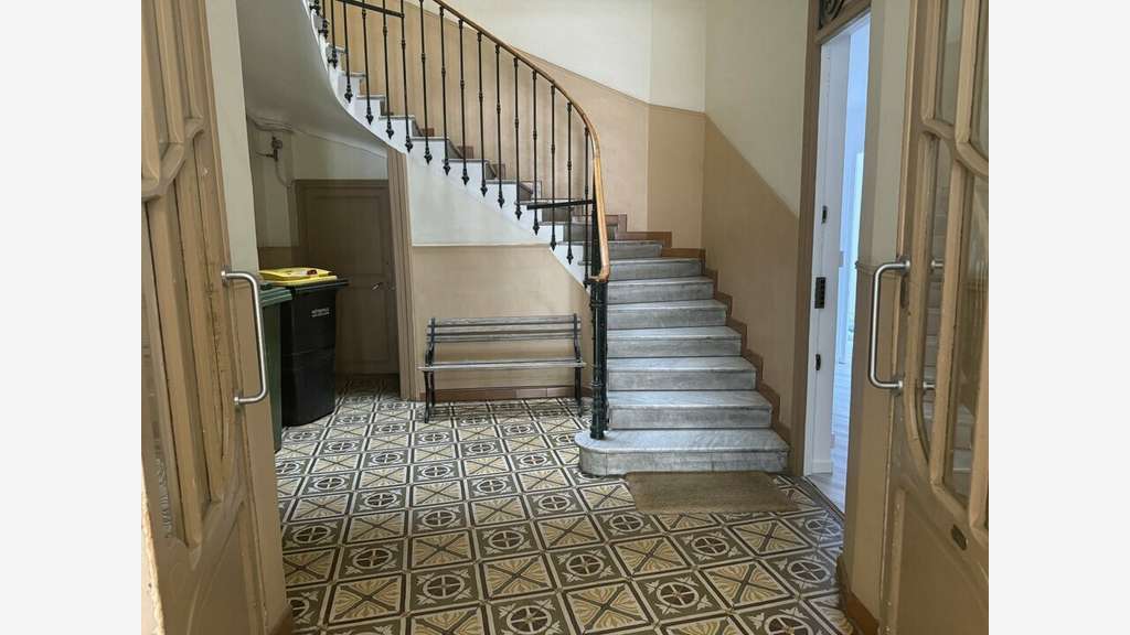 Local professionnel 30m² à louer à Nice Est