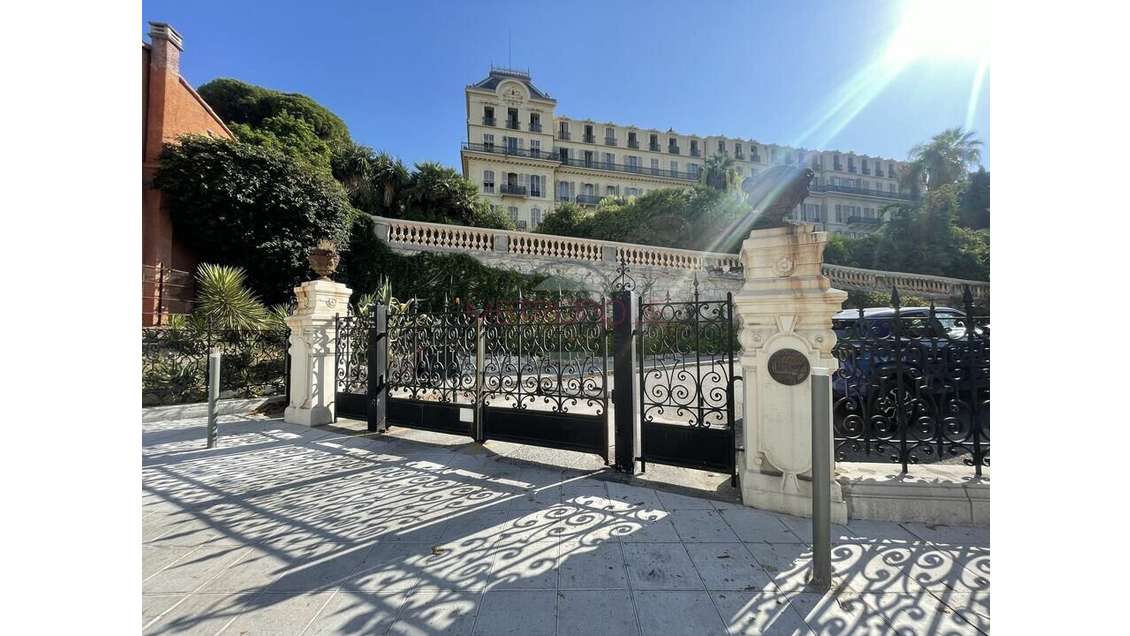 A louer local commercial 274m² à Nice Carabacel