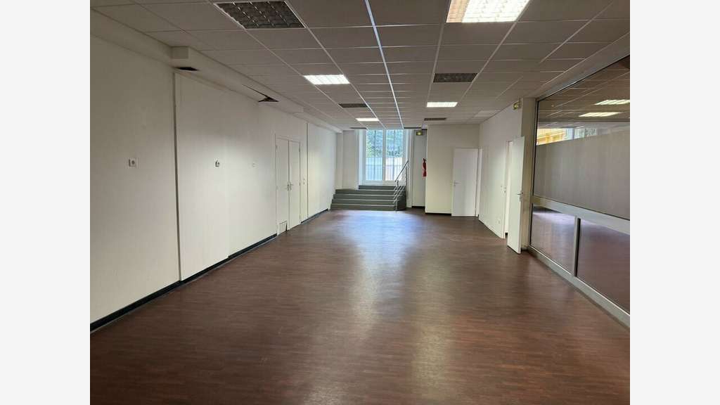 A louer local commercial 274m² à Nice Carabacel