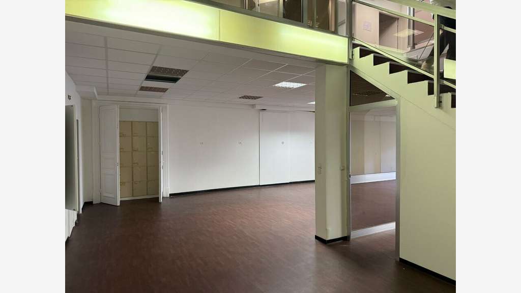 A louer local commercial 274m² à Nice Carabacel