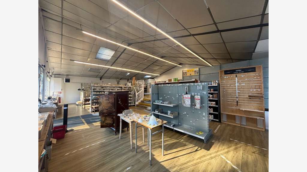 A louer local commercial 350m² proche gare Quimper