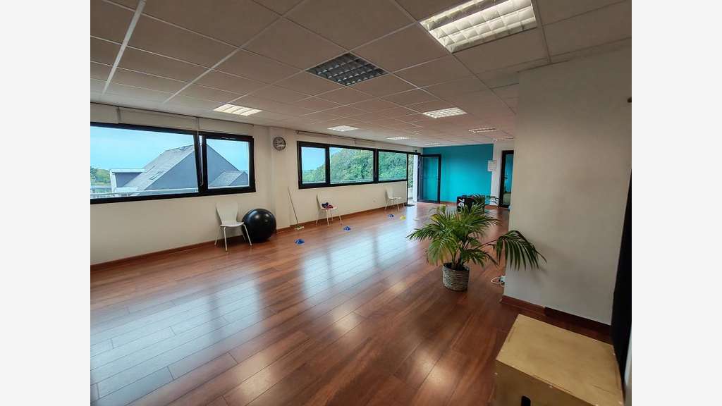 A louer superbe local 100m² proche Hôpital Quimper