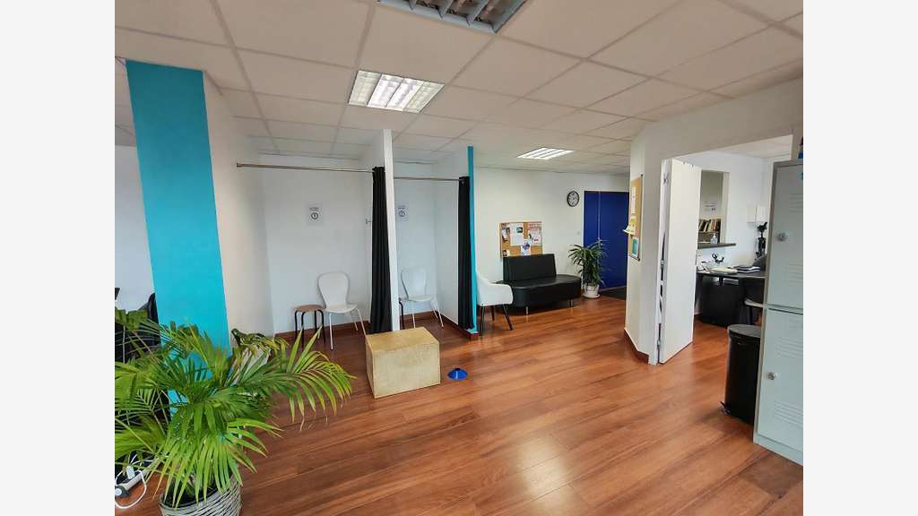 A louer superbe local 100m² proche Hôpital Quimper