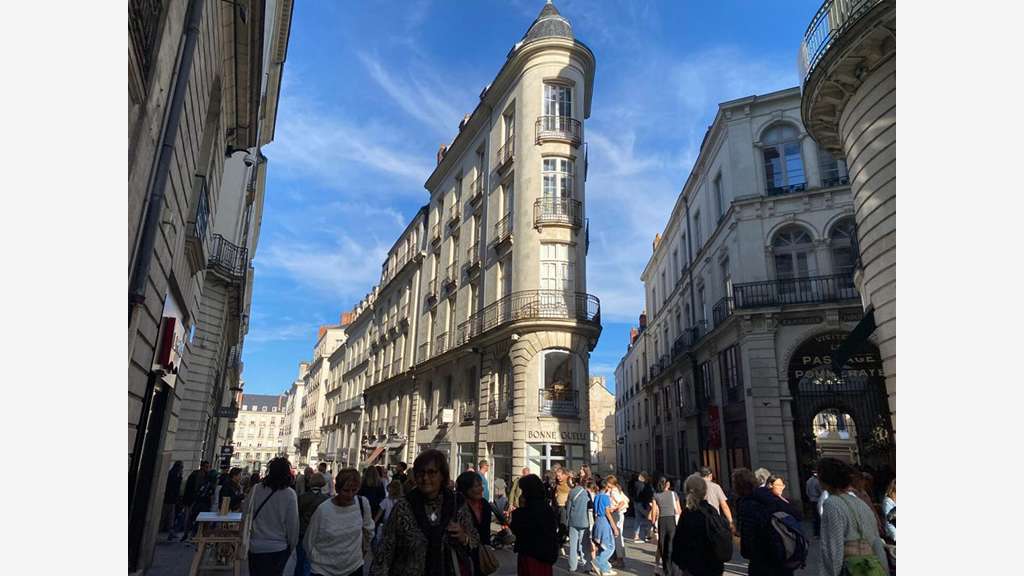 Local commercial PMR 73m² à louer à Nantes centre