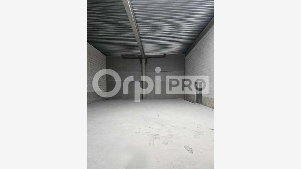 Local 215m² à louer à Reims Charbonneaux