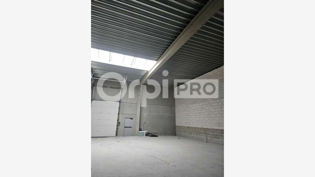 Local 215m² à louer à Reims Charbonneaux
