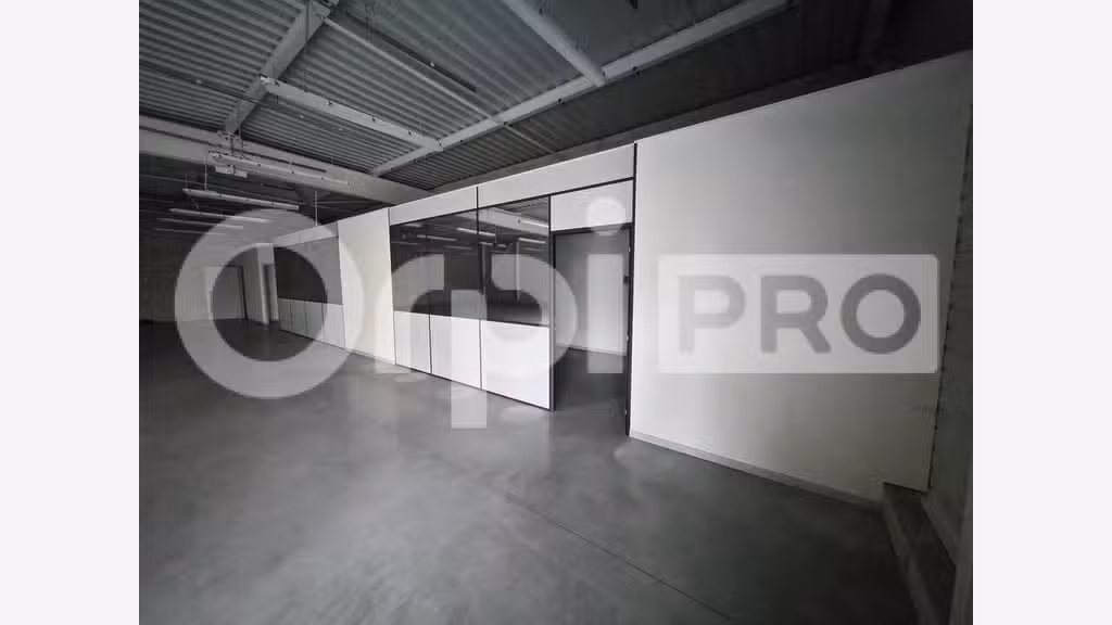 Local commercial à louer 450m² à Reims