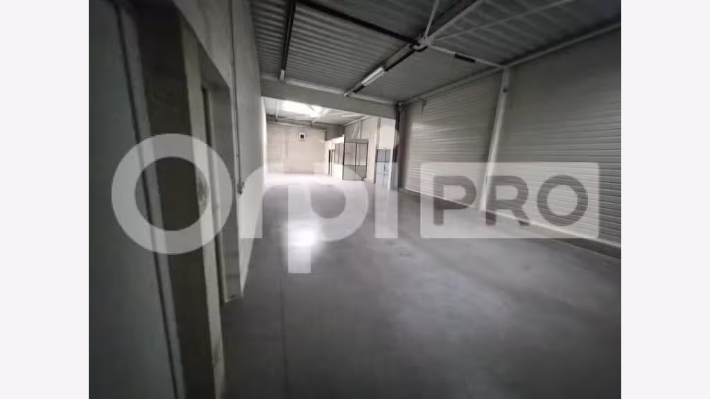 Local commercial à louer 450m² à Reims
