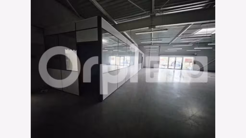 Local commercial à louer 450m² à Reims