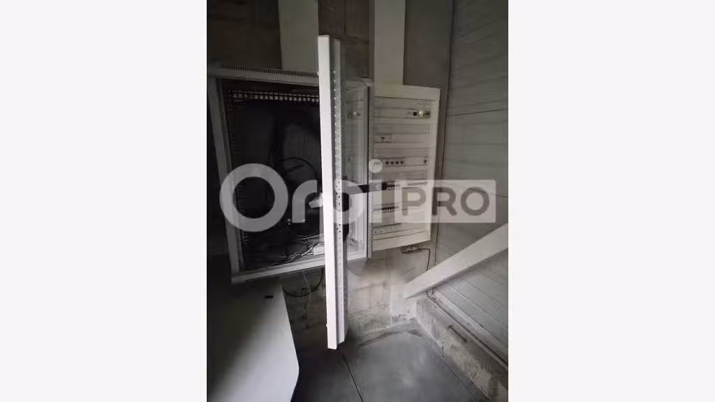 Local commercial à louer 450m² à Reims