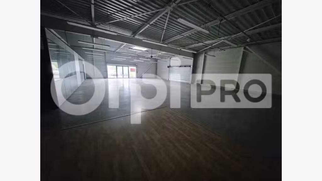 Local commercial à louer 450m² à Reims