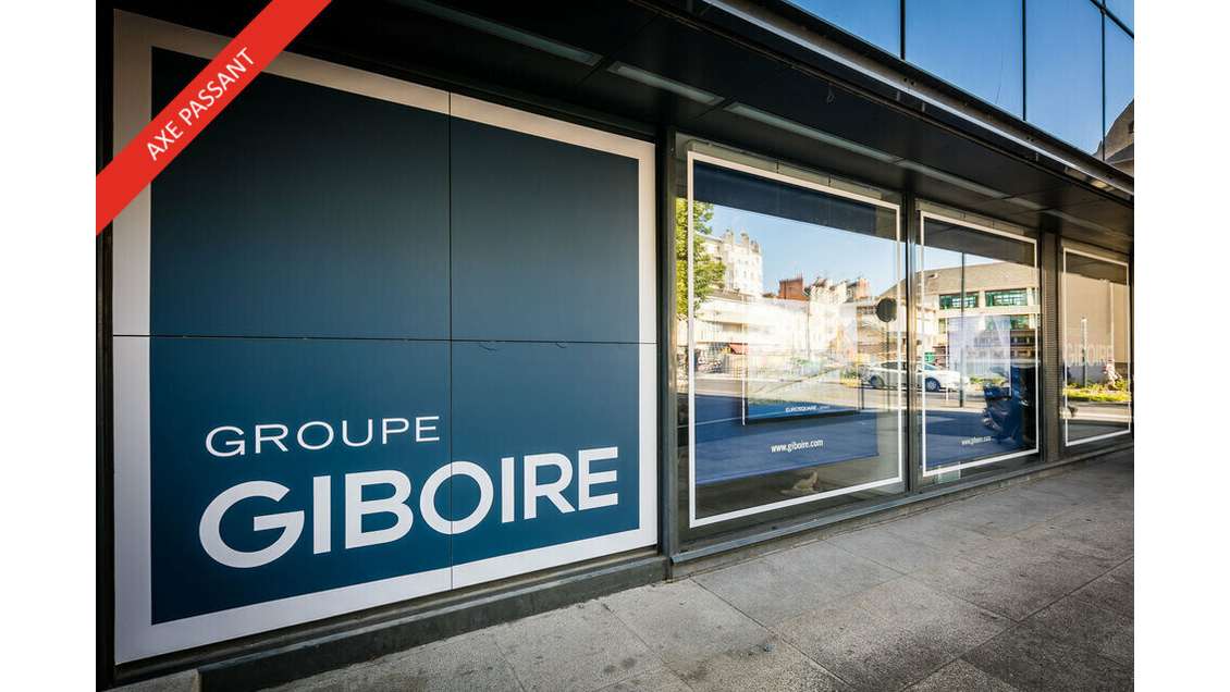 A louer local 300m² beau linéaire vitrine à Rennes
