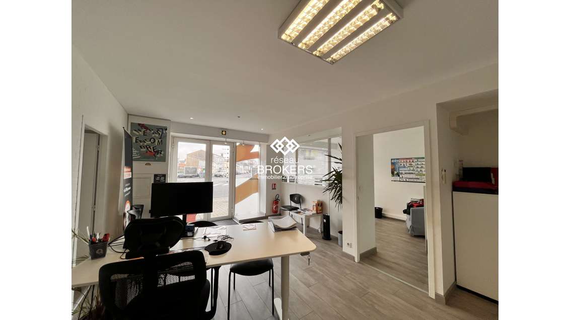 A louer local 80m² forte visibilité à Rezé