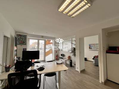 A louer local 80m² forte visibilité à Rezé