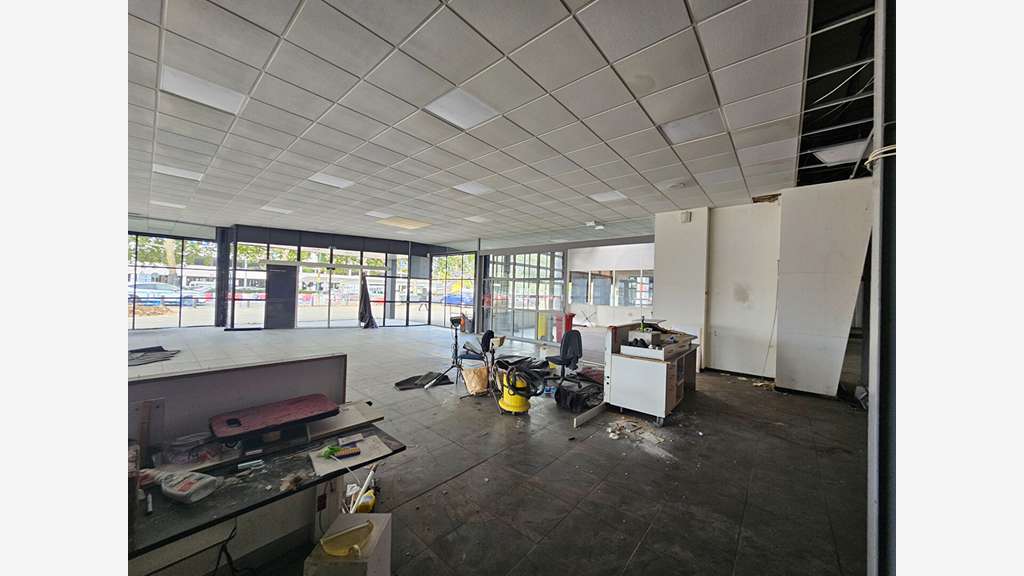 A louer local 1904m² zone Atout Sud à Rezé