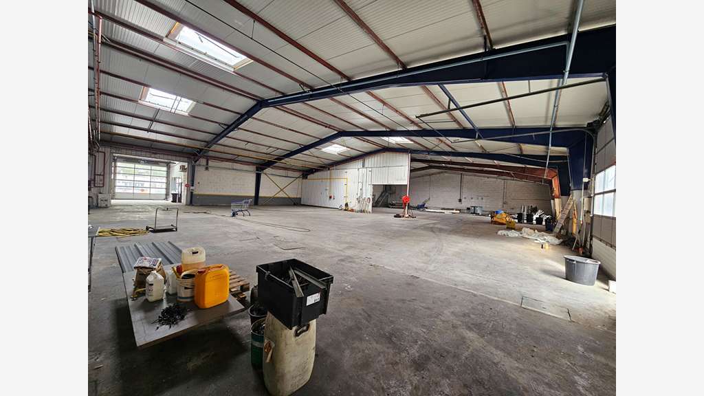A louer local 1904m² zone Atout Sud à Rezé