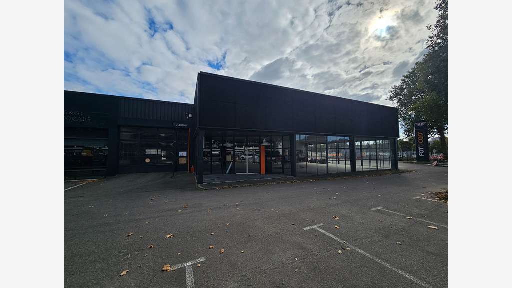 A louer local 1904m² zone Atout Sud à Rezé
