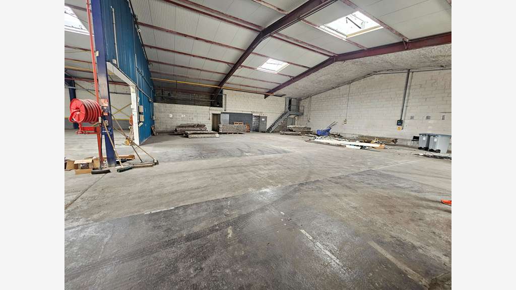 A louer local 1904m² zone Atout Sud à Rezé