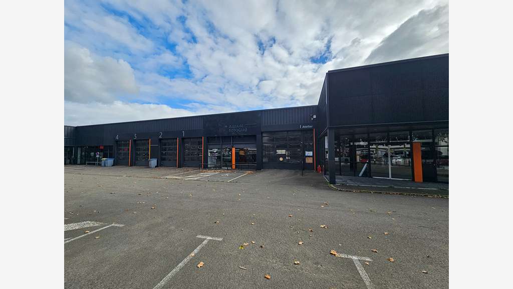 A louer local 1904m² zone Atout Sud à Rezé
