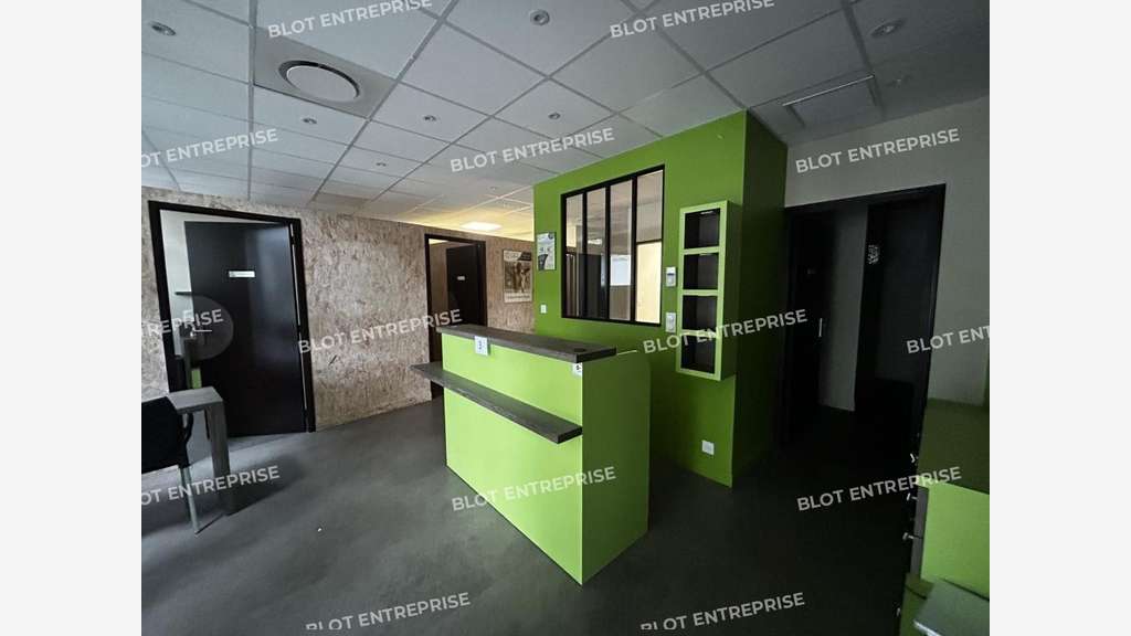 A louer locaux commerciaux 89m² à Saint-Herblain
