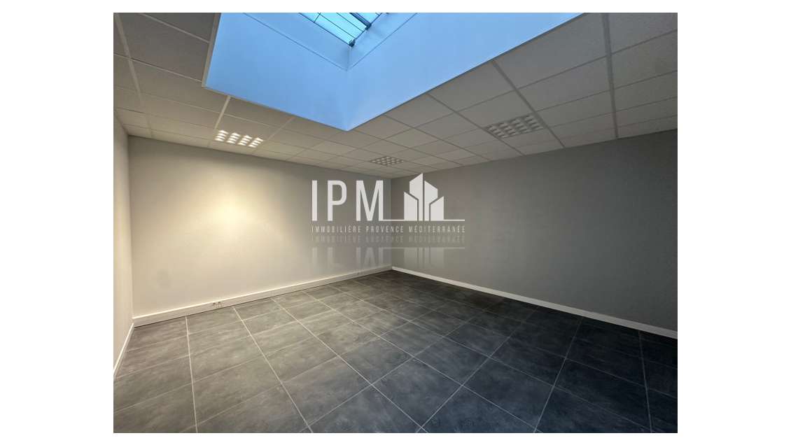 A louer local 30m² à Roquevaire ZAC de St Estève