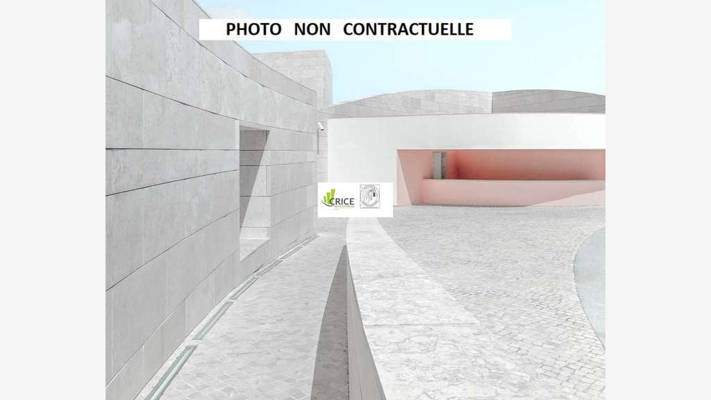 A louer local professionnel 100m² R+1 ZAC Royan