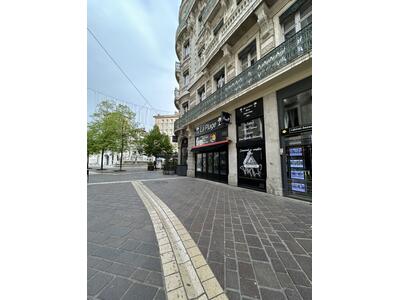 Location Locaux commerciaux - Boutiques à Grenoble