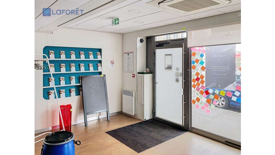 A louer local 180m² belle visibilité à Lorient