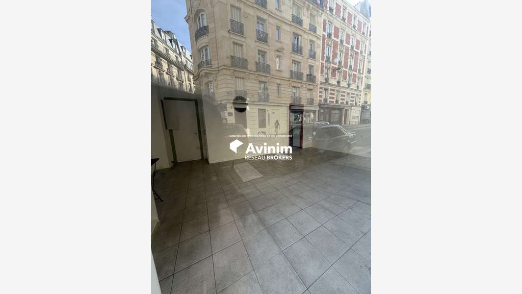 A louer local d'angle emplacement N1 à Paris 18e