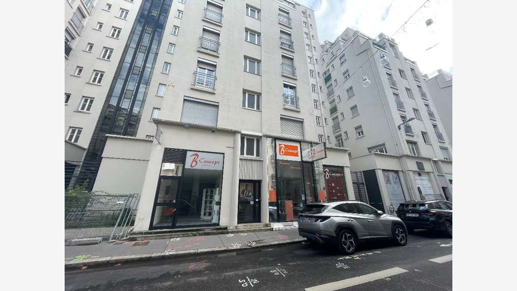Location local commercial 112m² à Villeurbanne