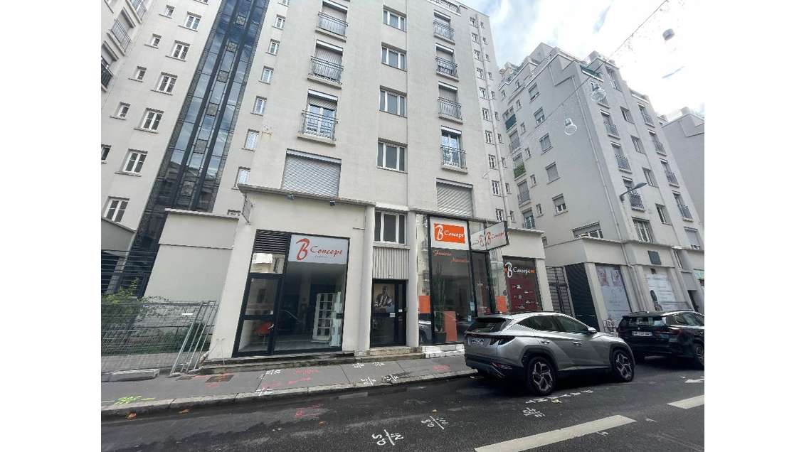 Location local commercial 112m² à Villeurbanne