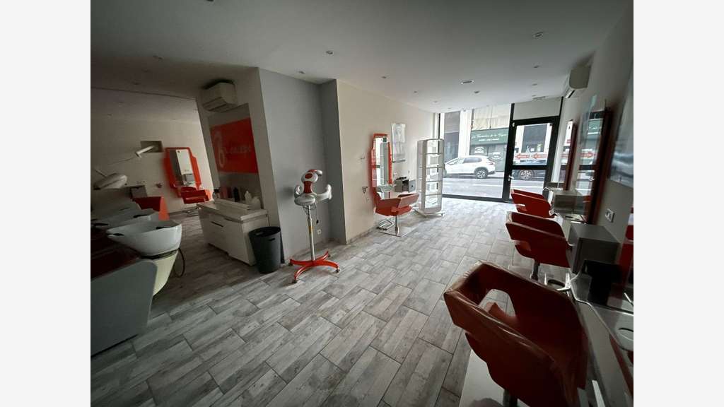 Location local commercial 112m² à Villeurbanne
