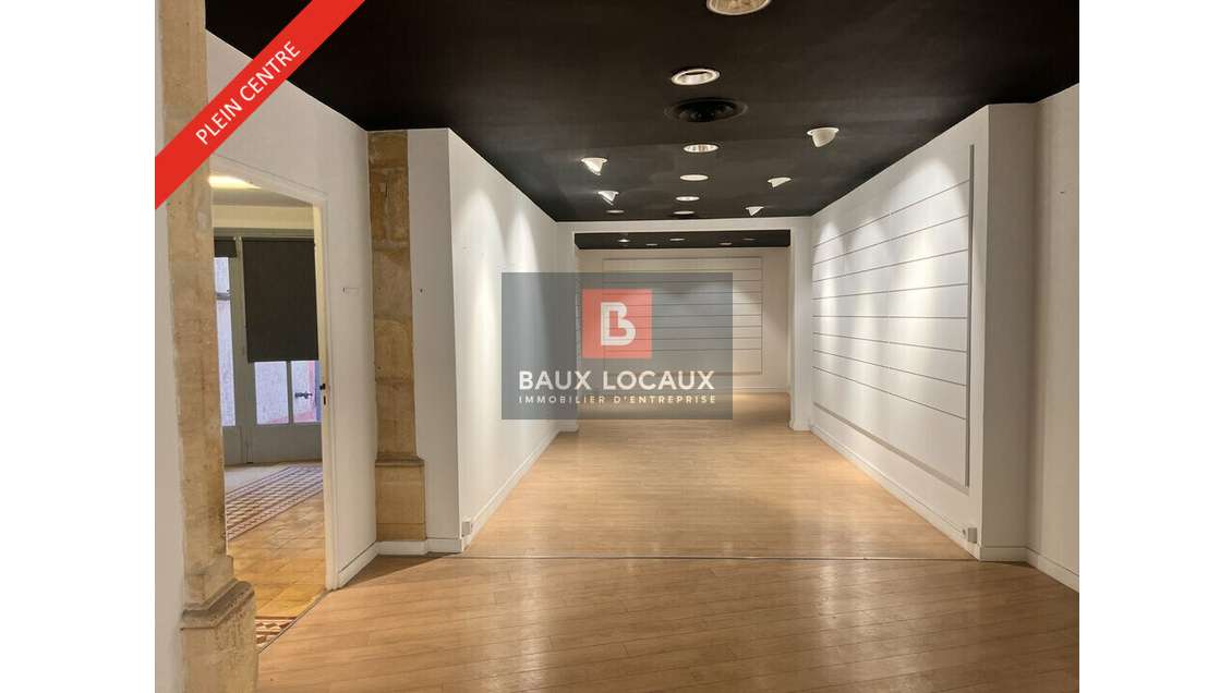 A louer local 115m² en rue piétonne animée à Arles