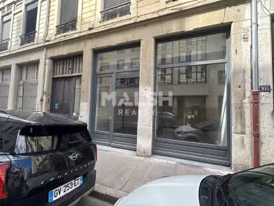 Local à louer 63m² + cour privative à Lyon 6e