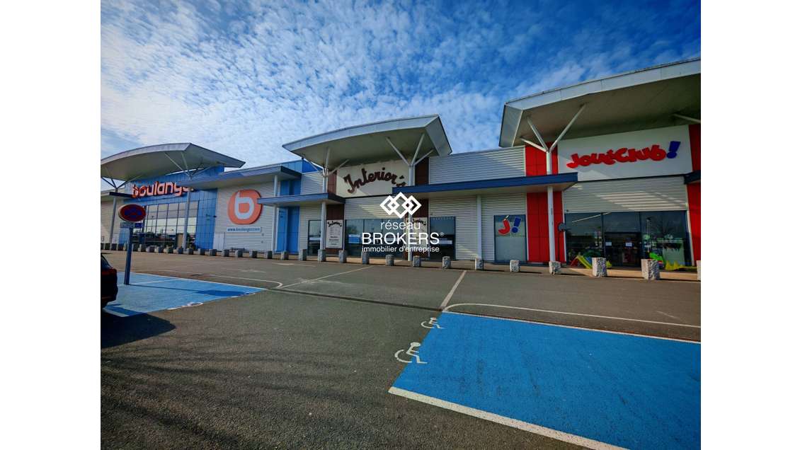 A louer local commercial 700m² ZA Saint-Doulchard 