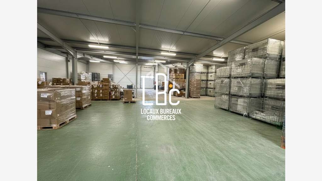 A louer local commercial 588m² à Saint-Herblain