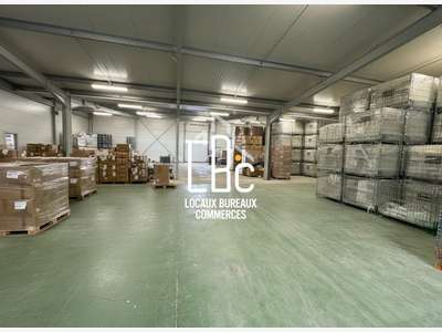 A louer local commercial 588m² à Saint-Herblain 
