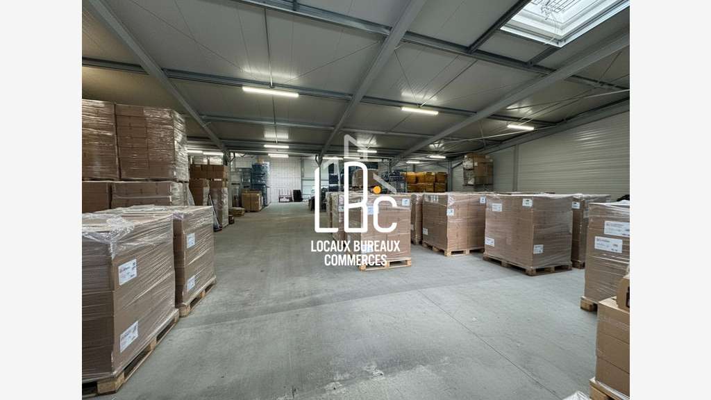 A louer local commercial 588m² à Saint-Herblain