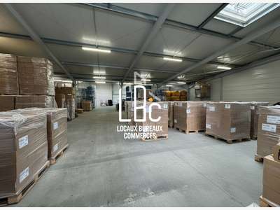 A louer local commercial 588m² à Saint-Herblain 