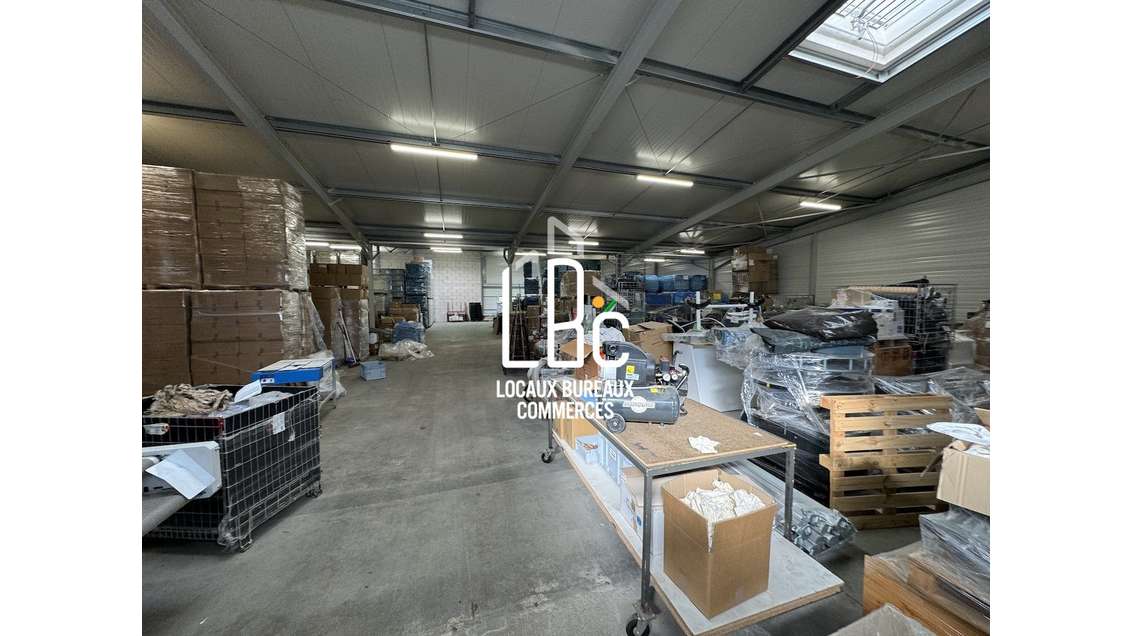 A louer local commercial 588m² à Saint-Herblain 