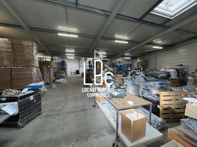 A louer local commercial 588m² à Saint-Herblain 