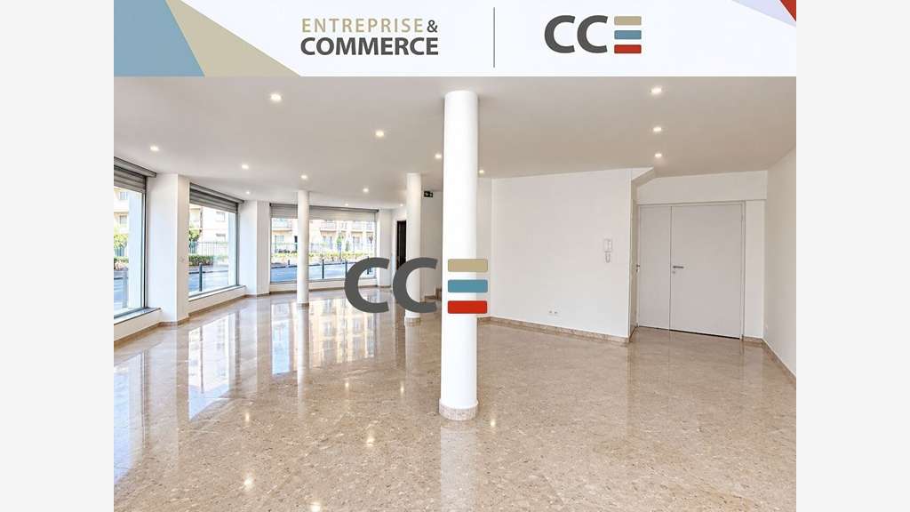 Local commercial 230m² St Laurent du Var Cap 3000