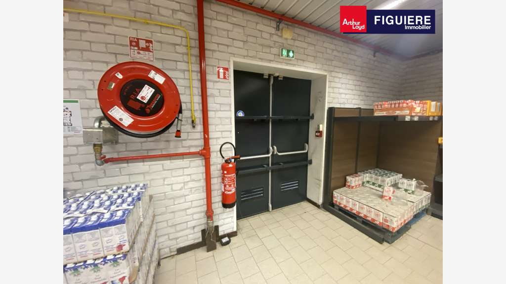 Local 687m² à louer à Saint-Martin-de-Crau