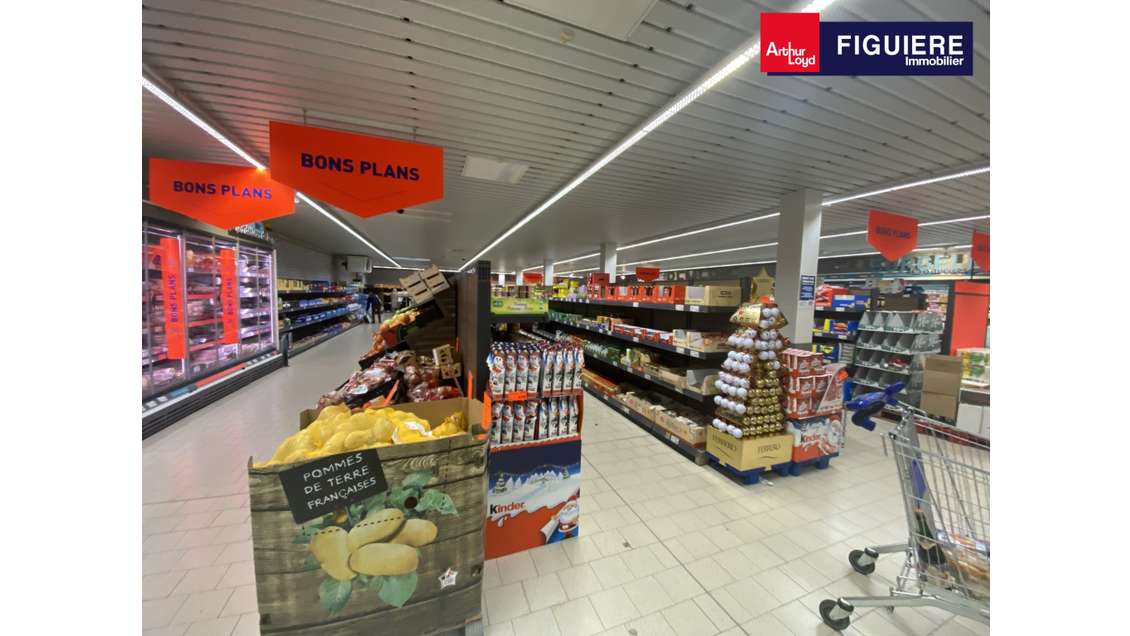 Local 687m² à louer à Saint-Martin-de-Crau