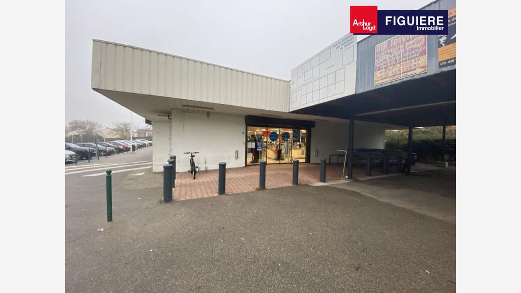 Local 687m² à louer à Saint-Martin-de-Crau
