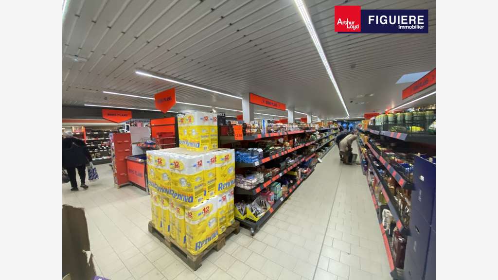 Local 687m² à louer à Saint-Martin-de-Crau