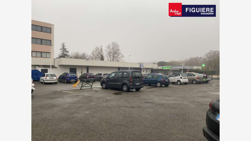 Local 687m² à louer à Saint-Martin-de-Crau