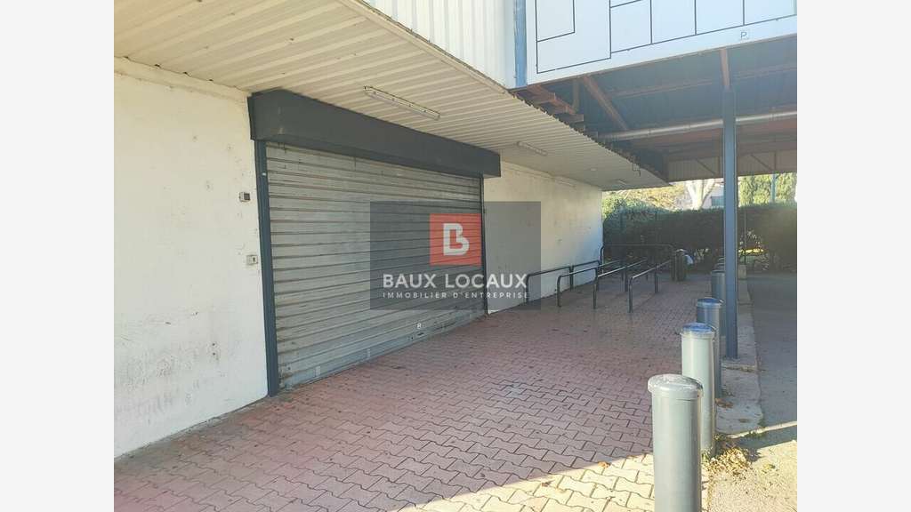 A louer local 665m² à Saint-Martin-de-Crau Trident