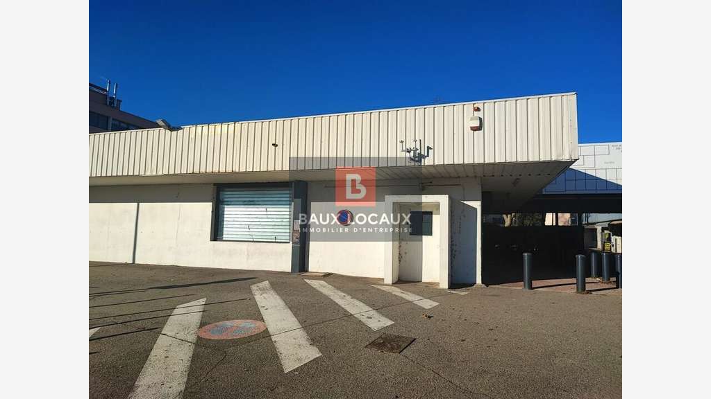 A louer local 665m² à Saint-Martin-de-Crau Trident